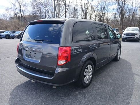 Used 2019 Dodge Grand Caravan SE w/ UConnect Hands-Free Group image 6