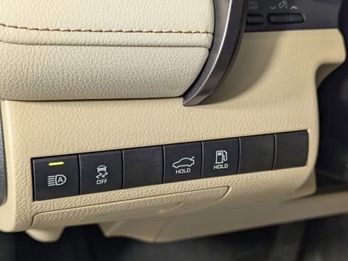 Used 2020 Toyota Camry XLE FWD image 15