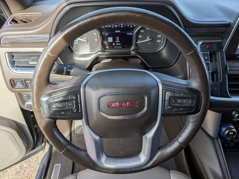 Used 2021 GMC Yukon SLT w/ SLT Luxury Plus Package image 30