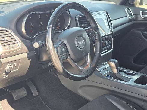 Used 2020 Jeep Grand Cherokee Altitude AWD/4WD image 12