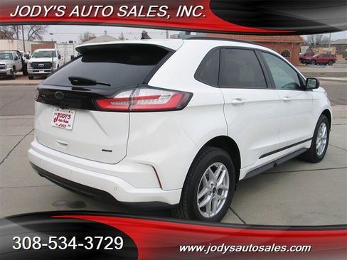 Used 2024 Ford Edge SE w/ Black Appearance Package AWD/4WD image 27