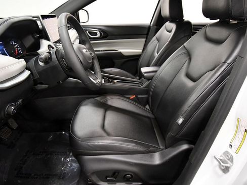 Used 2025 Jeep Compass Limited AWD/4WD image 14