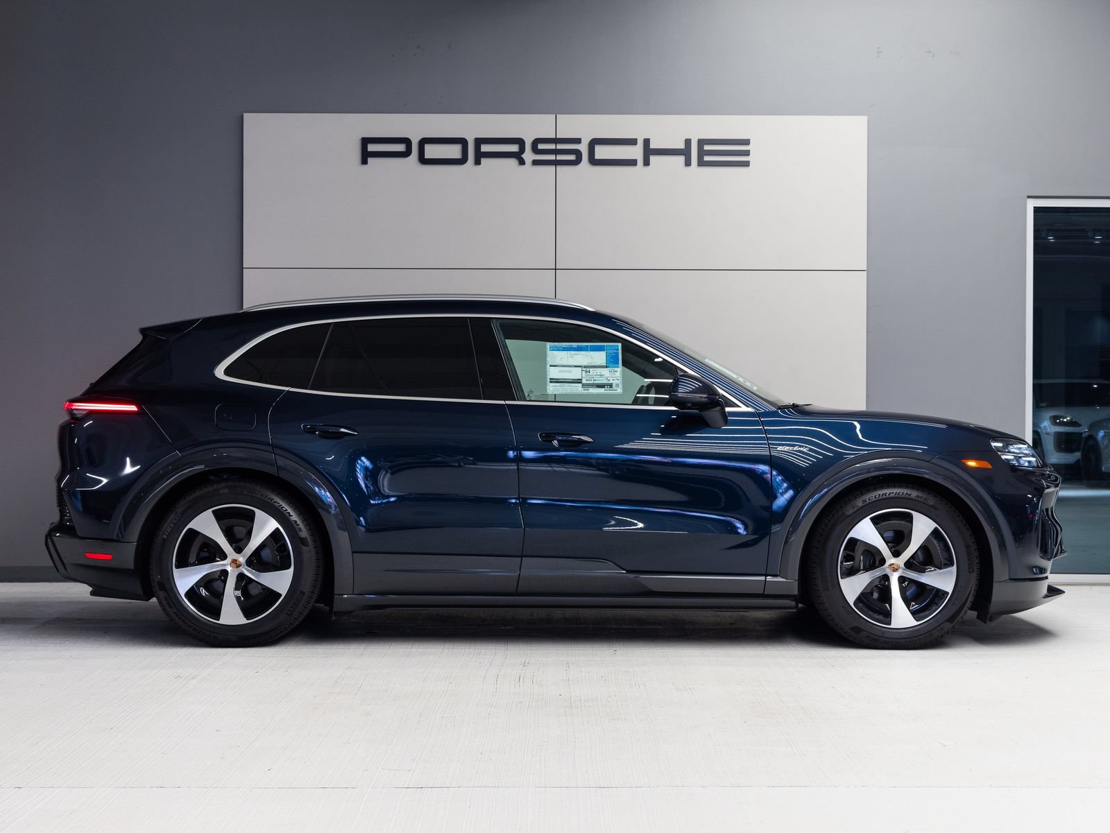 Certified 2026 Porsche Cayenne Electric AWD/4WD image 8