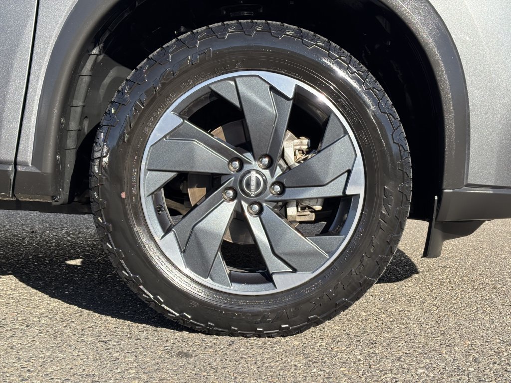 Used 2025 Nissan Rogue SV w/ SV Premium Package AWD/4WD image 9