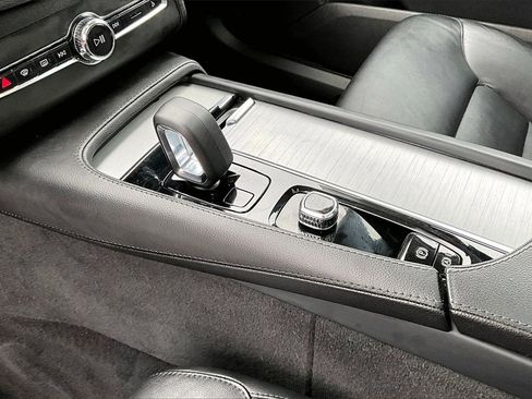 Certified 2023 Volvo XC90 B5 Core w/ Protection Package Premier image 18