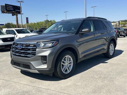 New 2026 Ford Explorer Active RWD image 3