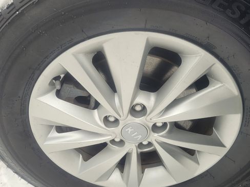 Used 2018 Kia Sedona L image 37