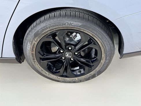 Certified 2025 Honda Accord SE image 36