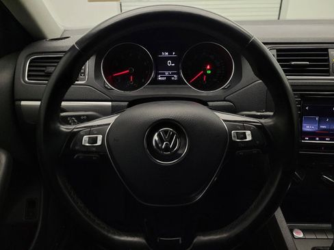 Used 2017 Volkswagen Jetta SE image 22