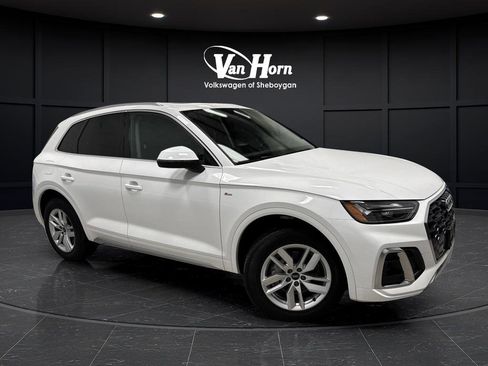 Used 2023 Audi Q5 2.0T Premium w/ Convenience Package AWD/4WD image 2