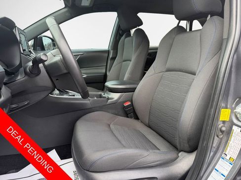 Used 2022 Toyota RAV4 SE w/ Convenience Package image 12