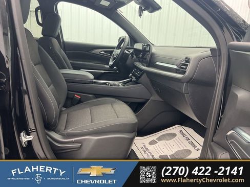 Used 2025 Chevrolet Traverse LT image 15