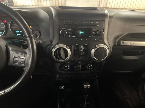 Used 2014 Jeep Wrangler Unlimited Sahara w/ Trailer Tow Group image 18