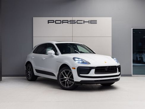 Certified 2026 Porsche Macan AWD/4WD image 9