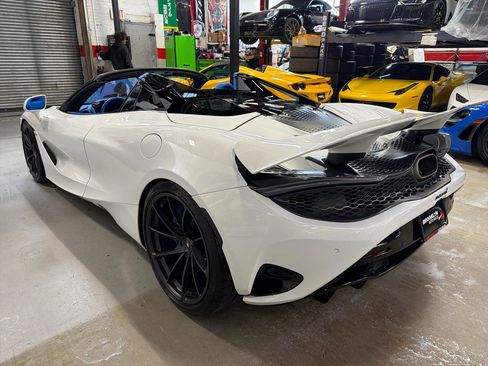 Used 2025 McLaren 750S Spider image 8