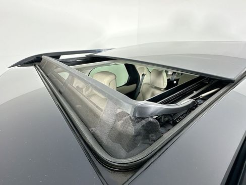 Used 2021 Land Rover Discovery S image 14