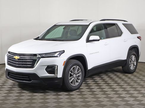 Used 2023 Chevrolet Traverse LT FWD image 9