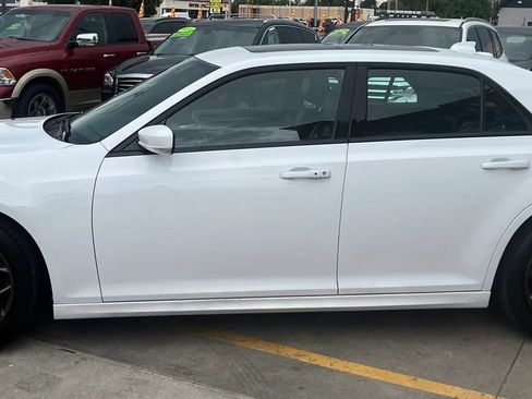 Used 2017 Chrysler 300 S w/ 300S Premium Group RWD image 7