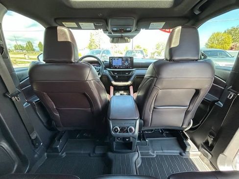 Used 2025 Ford Explorer Platinum AWD/4WD image 42