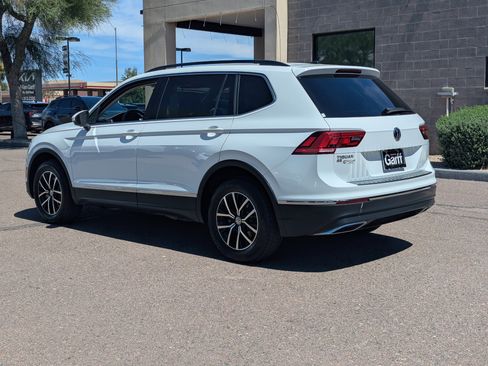Used 2021 Volkswagen Tiguan SE w/ Panoramic Sunroof Package image 4