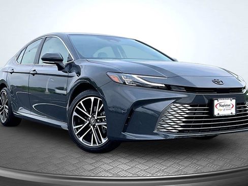 Used 2026 Toyota Camry XLE AWD/4WD image 13