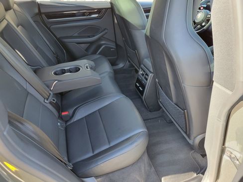 New 2025 Porsche Macan Electric RWD image 28