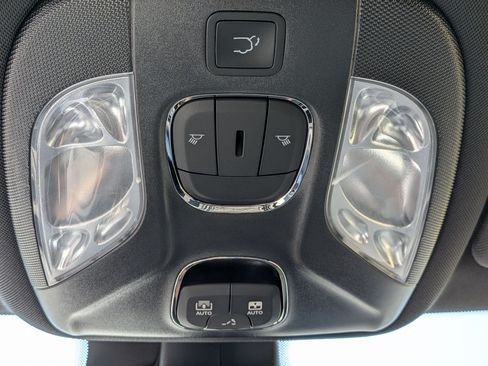 Used 2025 Jeep Compass Limited w/ Driver Assist Group I AWD/4WD image 16