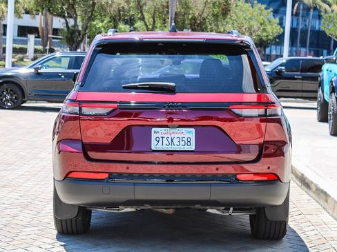 Used 2025 Jeep Grand Cherokee Altitude RWD image 9