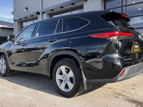Used 2021 Toyota Highlander LE image 5