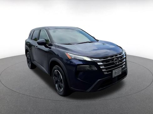 Used 2025 Nissan Rogue SV AWD/4WD image 3