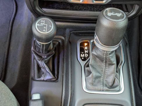 Used 2025 Jeep Wrangler Unlimited Sahara AWD/4WD image 23