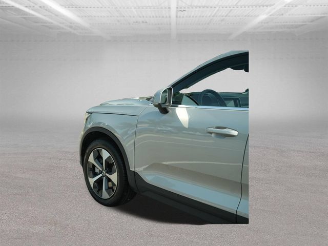 Used 2025 Volvo XC40 B5 Plus AWD/4WD image 40