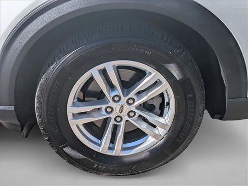 Used 2020 Ford Explorer XLT w/ Equipment Group 202A image 9