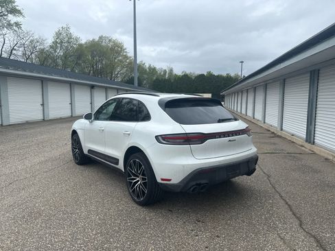 Certified 2026 Porsche Macan AWD/4WD image 3
