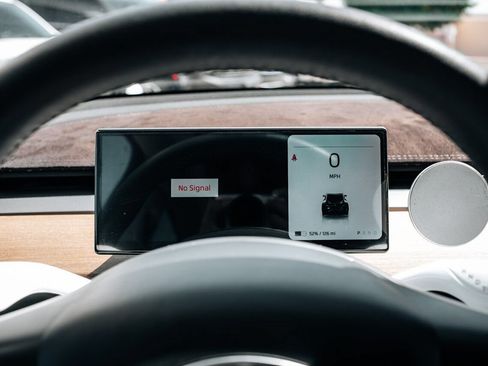 Used 2021 Tesla Model Y 2WD image 27