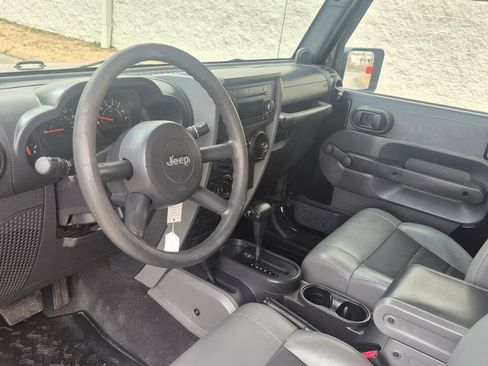 Used 2009 Jeep Wrangler X w/ Black Appearance Group AWD/4WD image 32