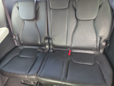 Used 2023 Kia Carnival LX FWD image 17