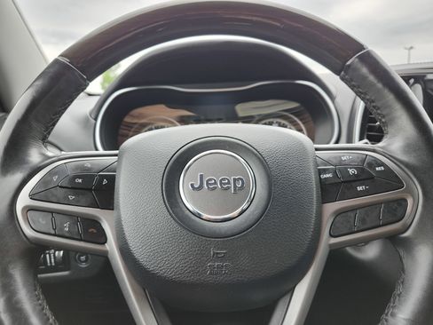 Used 2019 Jeep Cherokee Overland AWD/4WD image 30