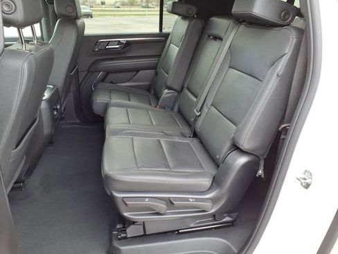 Used 2025 Chevrolet Suburban Z71 image 22