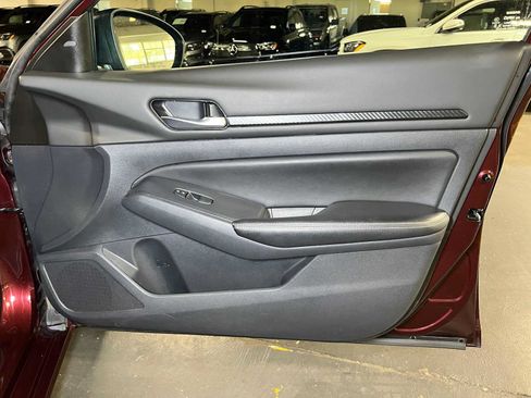 Used 2024 Nissan Altima 2.5 SV FWD image 10