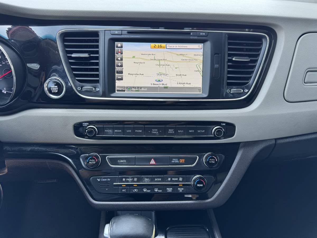 Used 2017 Kia Sedona SX Limited FWD image 52