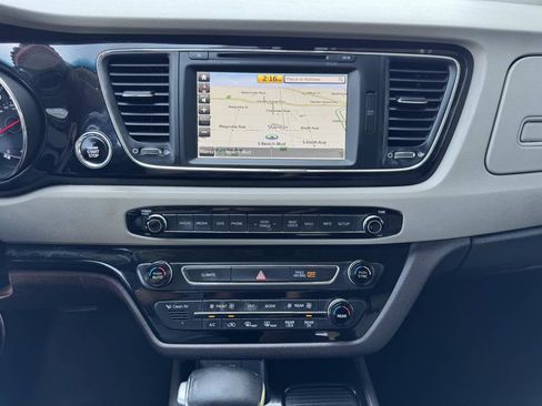 Used 2017 Kia Sedona SX Limited FWD image 52