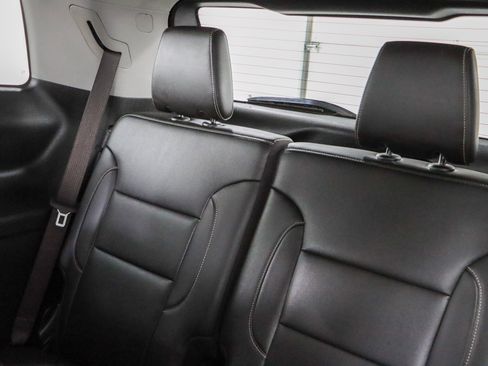 Used 2023 GMC Acadia SLT FWD image 26