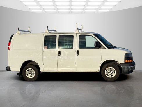 Used 2019 GMC Savana 2500 w/ Driver Convenience Package image 3