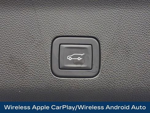 Used 2025 Chevrolet Suburban Z71 image 31