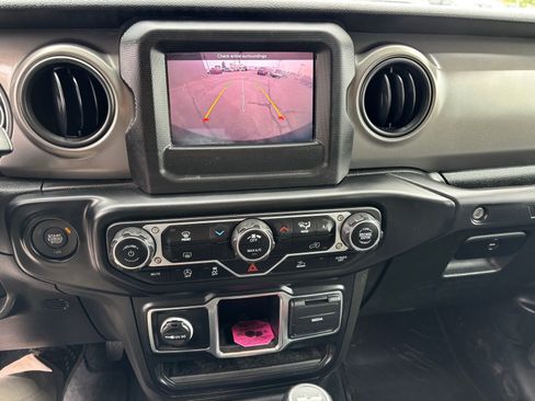 Used 2023 Jeep Wrangler Unlimited Sport AWD/4WD image 17