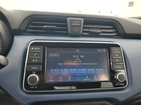 Used 2025 Nissan Versa SV image 21