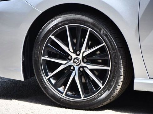 Used 2021 Toyota Camry SE image 16