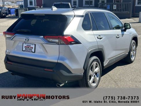 Used 2021 Toyota RAV4 XLE Premium image 7