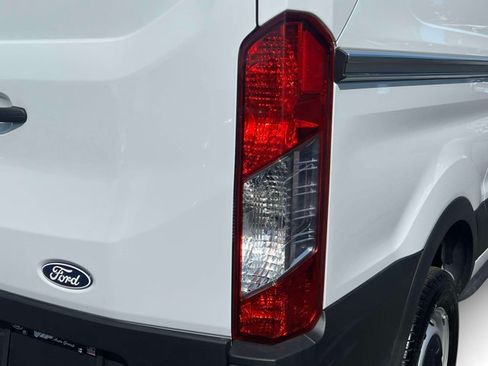 Used 2026 Ford Transit 250 Low Roof RWD image 11